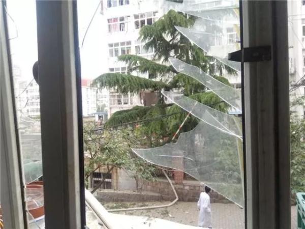 突發(fā)！青島一居民樓發(fā)生爆燃！已造1人死亡，7人受傷！3公里外有震感…